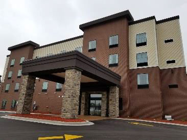 exterior of the cobblestone hotel and suites 