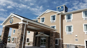 exterior of Cobblestone Inn and Suites