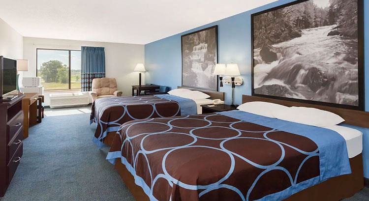 guestroom in the boarders inn & suites 