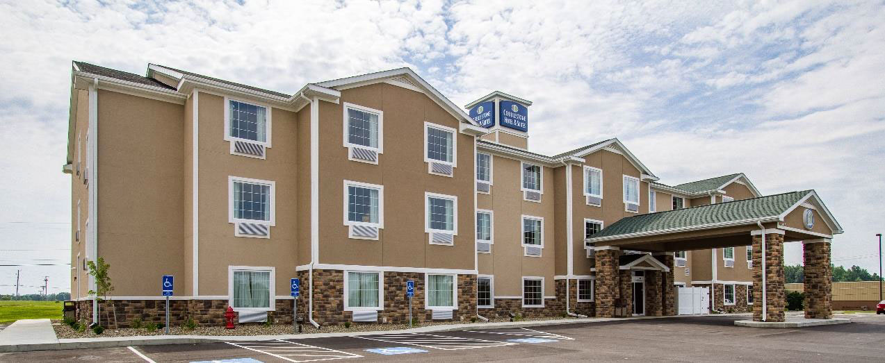 exterior of the cobblestone inn and suites in Orrville