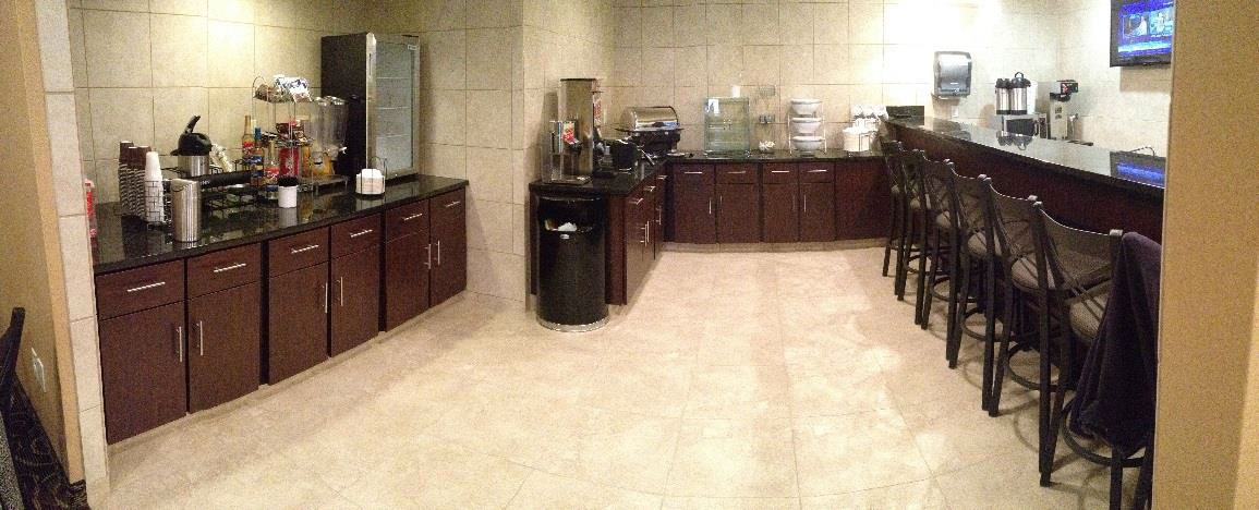 breakfast area at the cobblestone inn and suites 