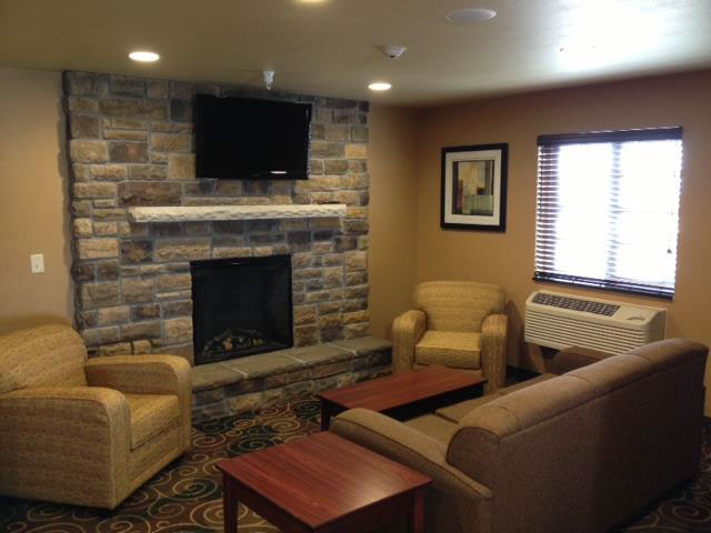 lobby area in cobblestone inn and suites