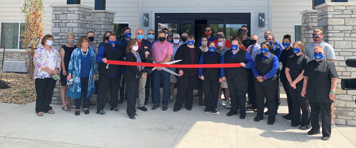 ribbon cutting at grand opening of Cobblestone Inn & Suites in Forest City, IA