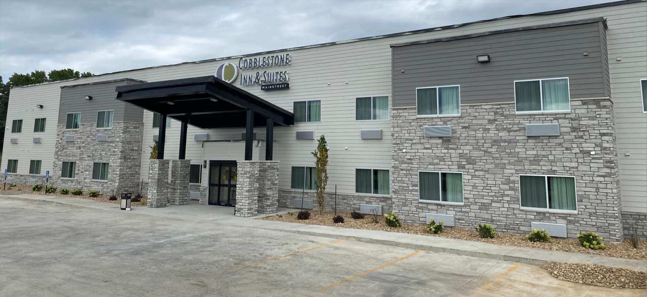 Cobblestone Inn & Suites of Forest City, IA exterior