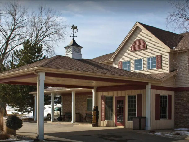 exterior of Boarders Inn & Suites by Cobblestone Hotels in Waukon, Iowa